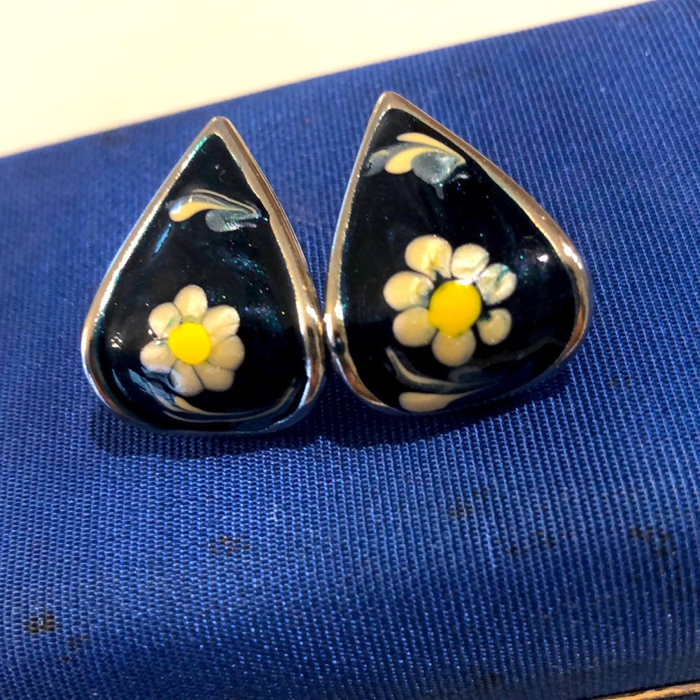 Vintage hand painted flower earrings